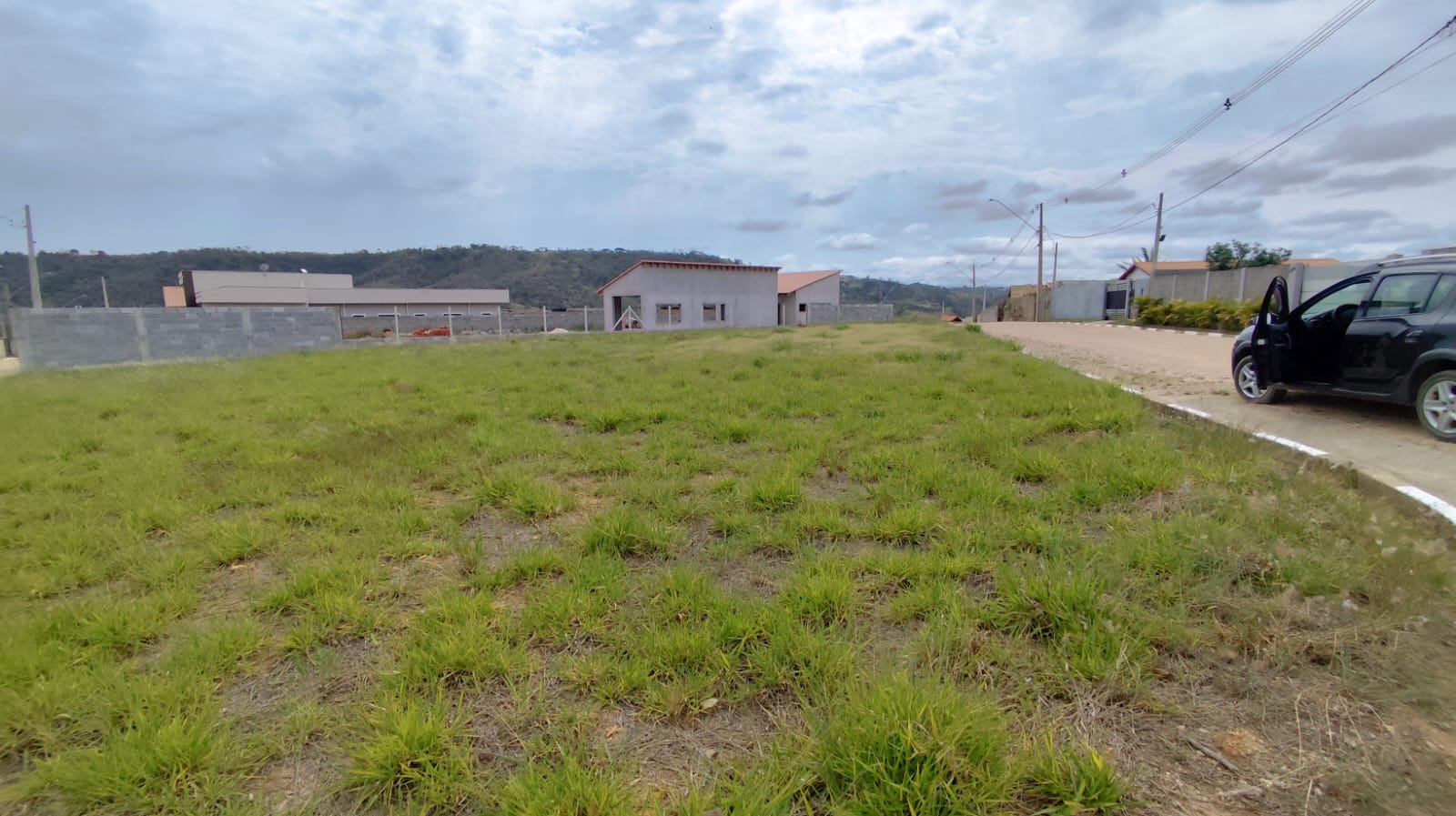 Terreno de esquina com 1.000 m² -  Mairinque - R$ 150 mil