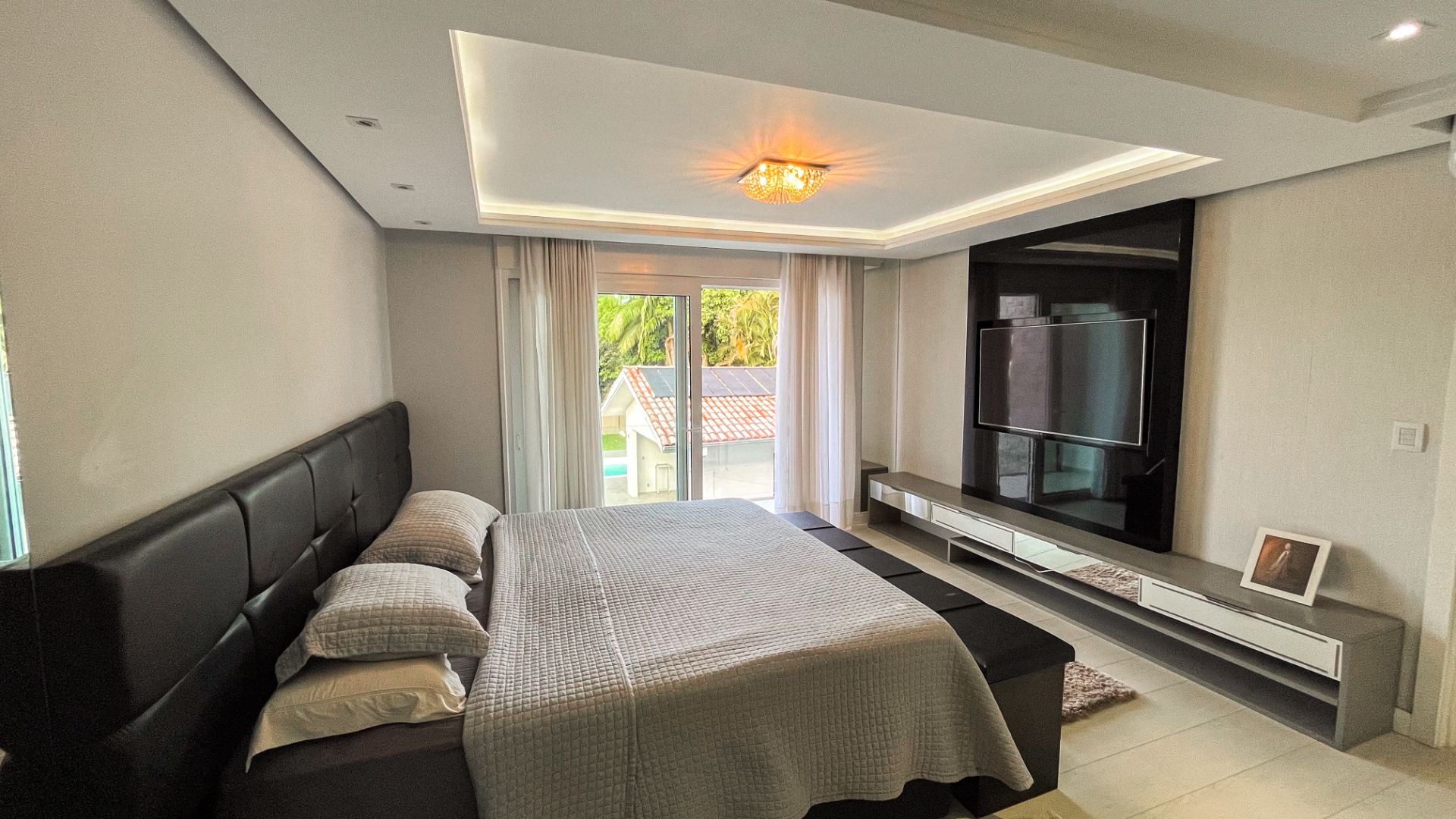 Casa no Goiás com amplo pátio com piscina e 4 dormitórios - Foto 11