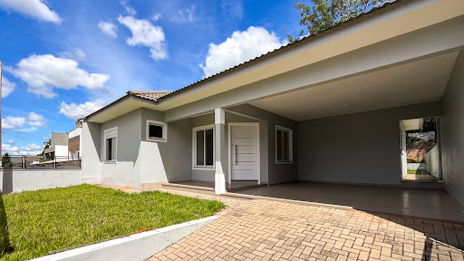 Casa no Green Village com 3 dormitórios, Suíte e Piscina