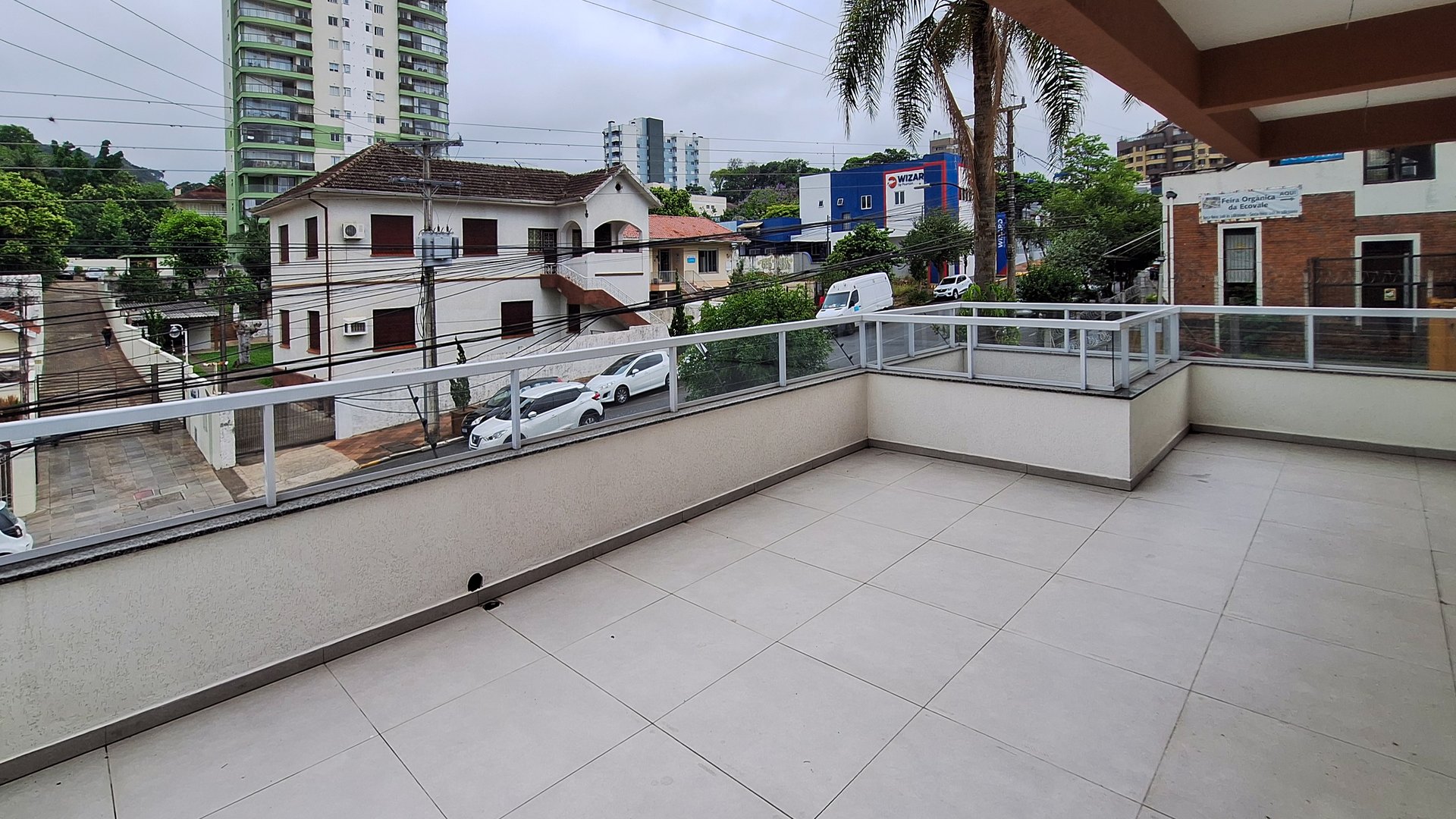 Apartamento no Centro com 2 dormitórios e sacada ampla