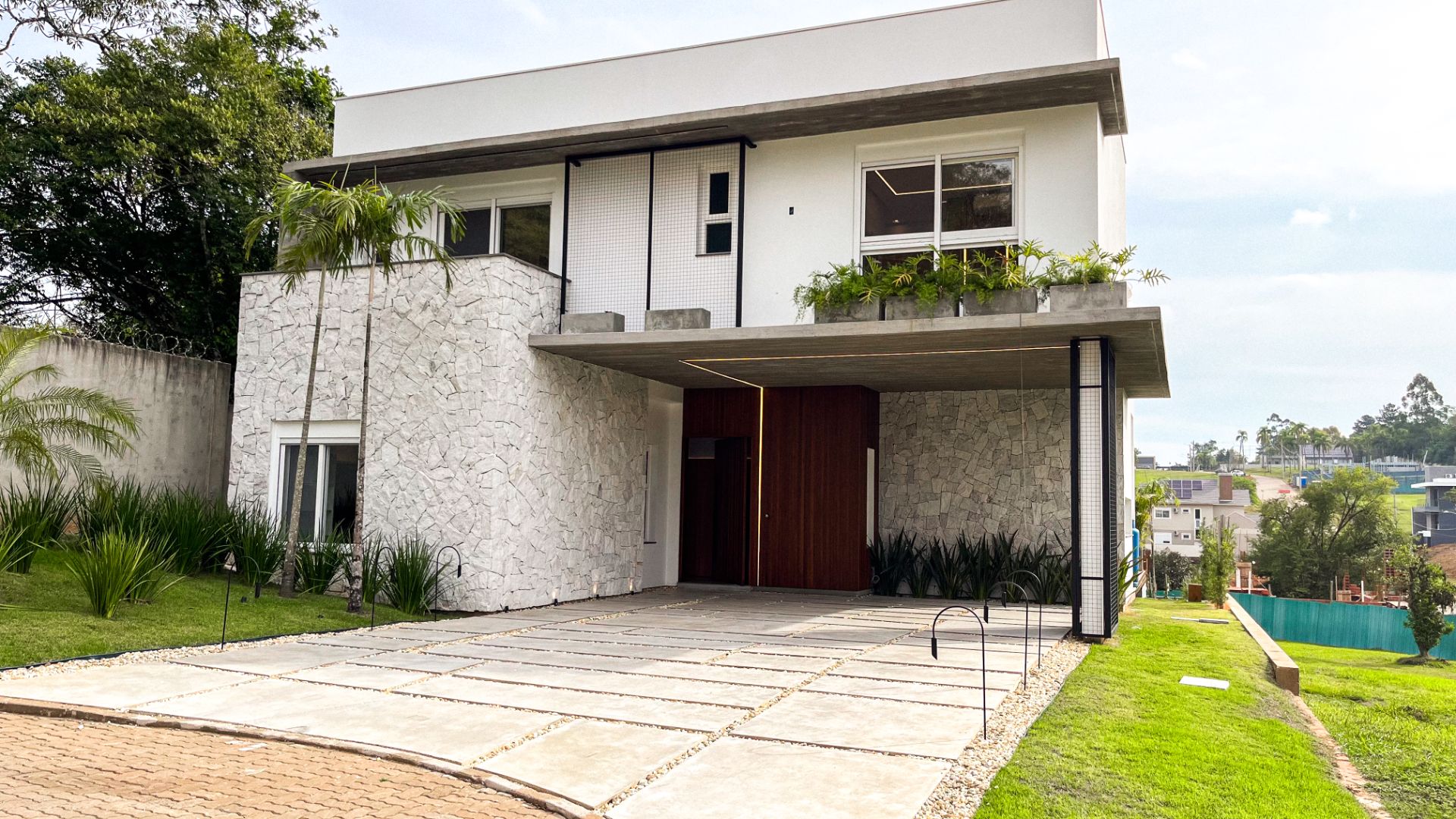 Casa em Condomínio no Country com 4 suítes e piscina