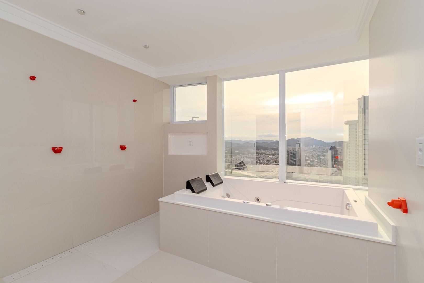 Apartamento frente mar no Edifício One Tower à venda no centro de Balneário Camboriú — foto 7