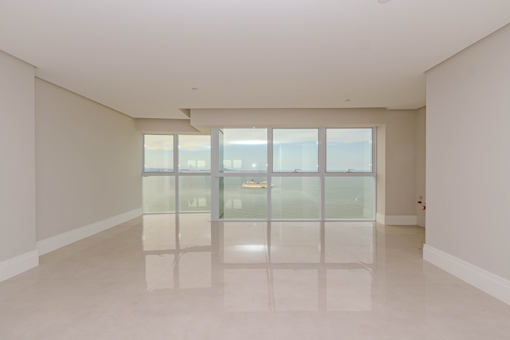 Apartamento frente mar no Edifício One Tower à venda no centro de Balneário Camboriú — foto 29