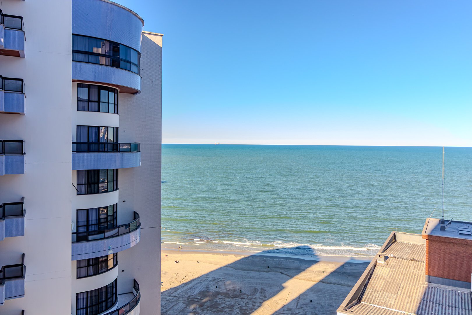 Apartamento quadra mar no Edifício Paris à venda no centro de Balneário Camboriú — foto 27