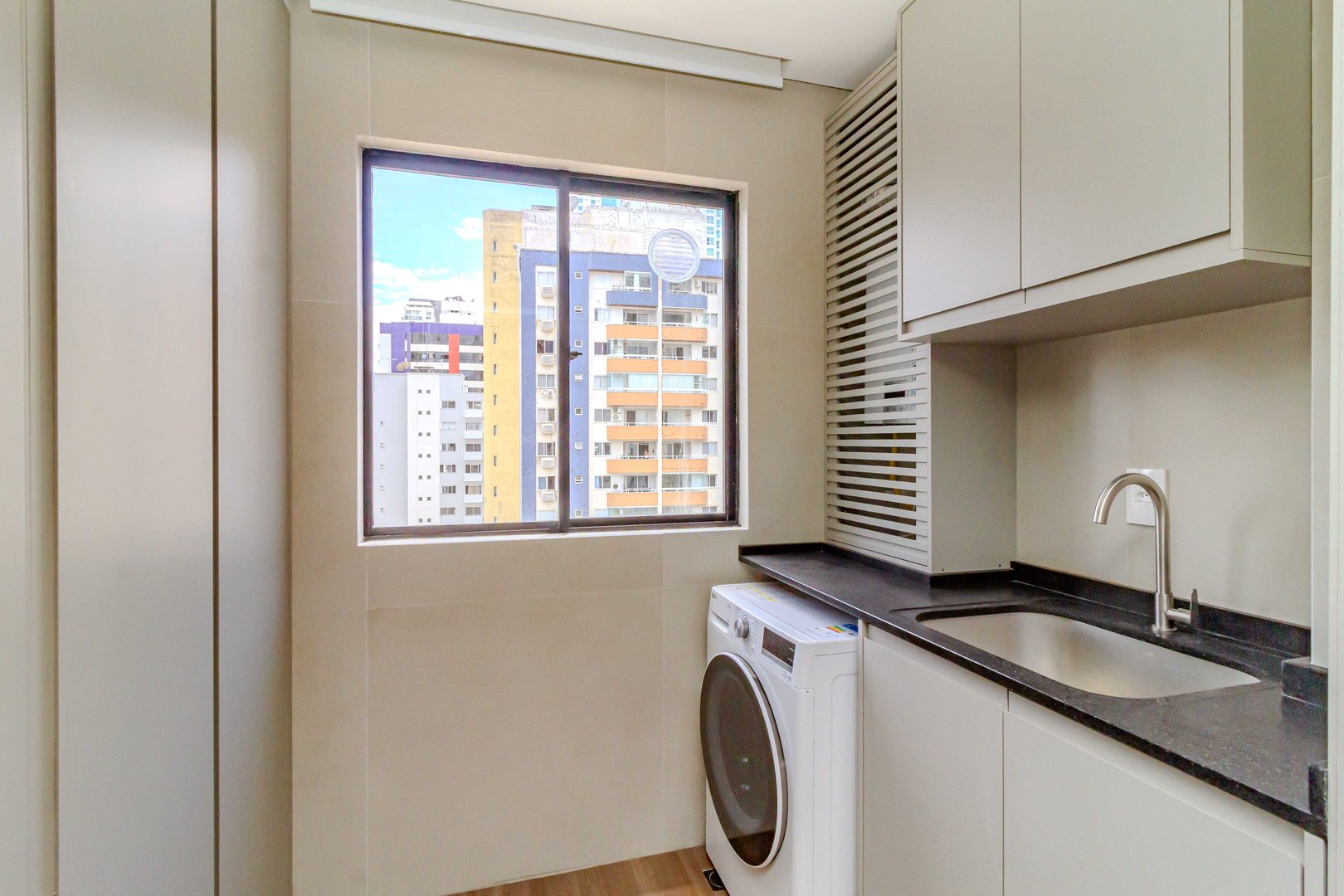 Apartamento no Edifício Caminho do Mar à venda no centro de Balneário Camboriú — foto 16
