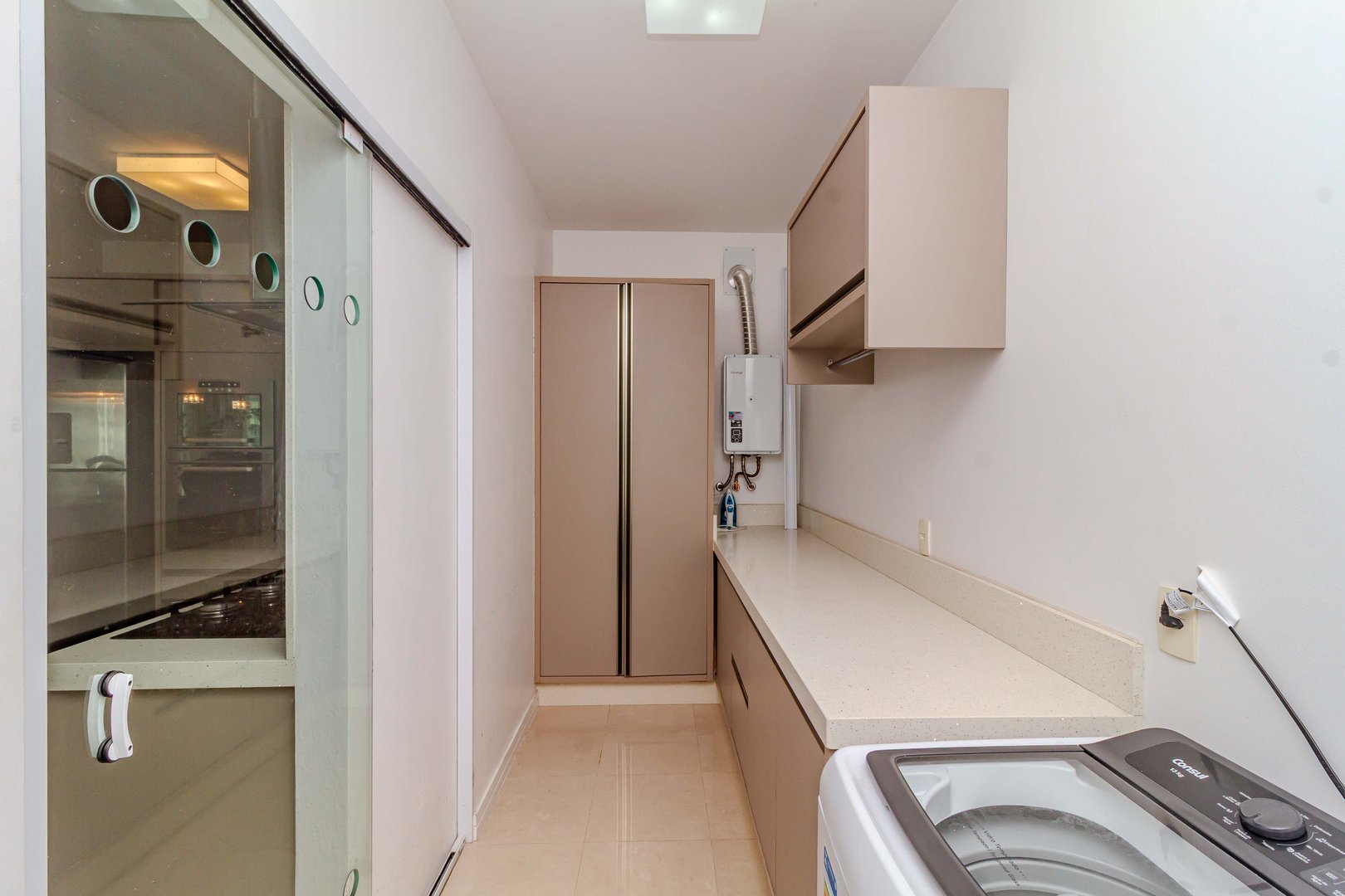 Apartamento Quadra Mar no Edifício La Madeson à venda no centro de Balneário Camboriú — foto 25