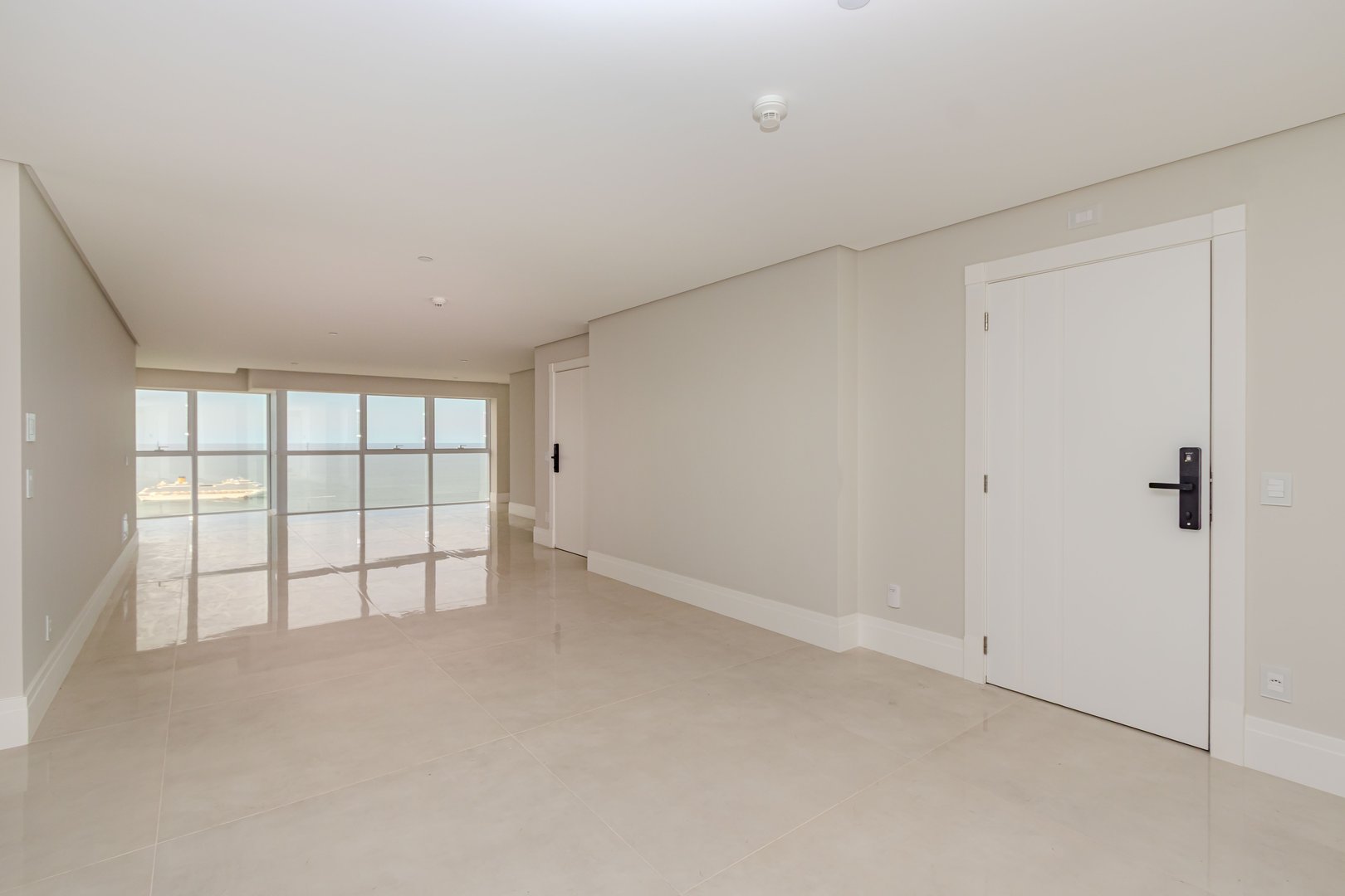 Apartamento frente mar no Edifício One Tower à venda no centro de Balneário Camboriú — foto 36