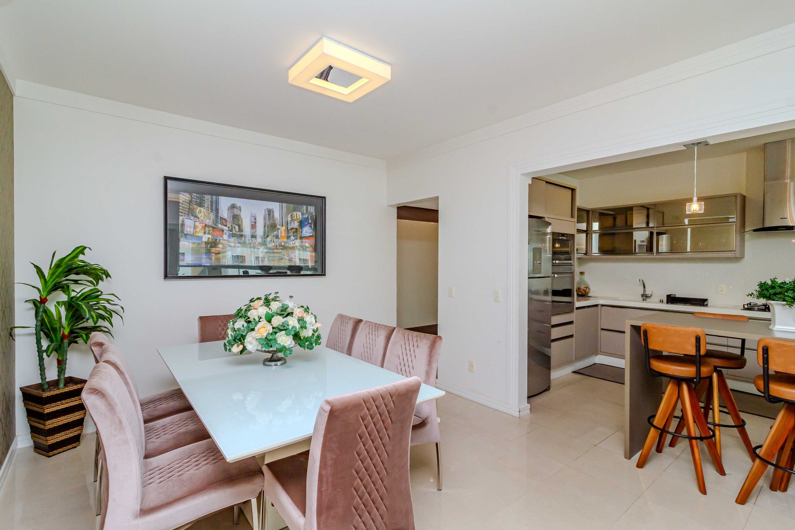 Apartamento Quadra Mar no Edifício La Madeson à venda no centro de Balneário Camboriú — foto 3