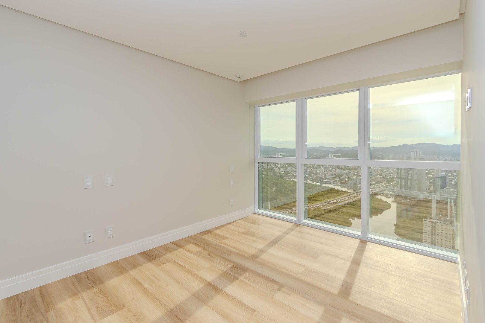 Apartamento frente mar no Edifício One Tower à venda no centro de Balneário Camboriú — foto 9