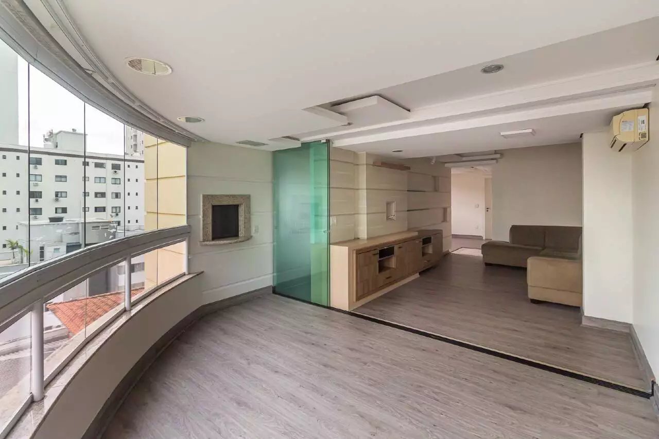 Apartamento no Edifício Residencial Giacomo Puccini à venda no centro de Balneário Camboriú