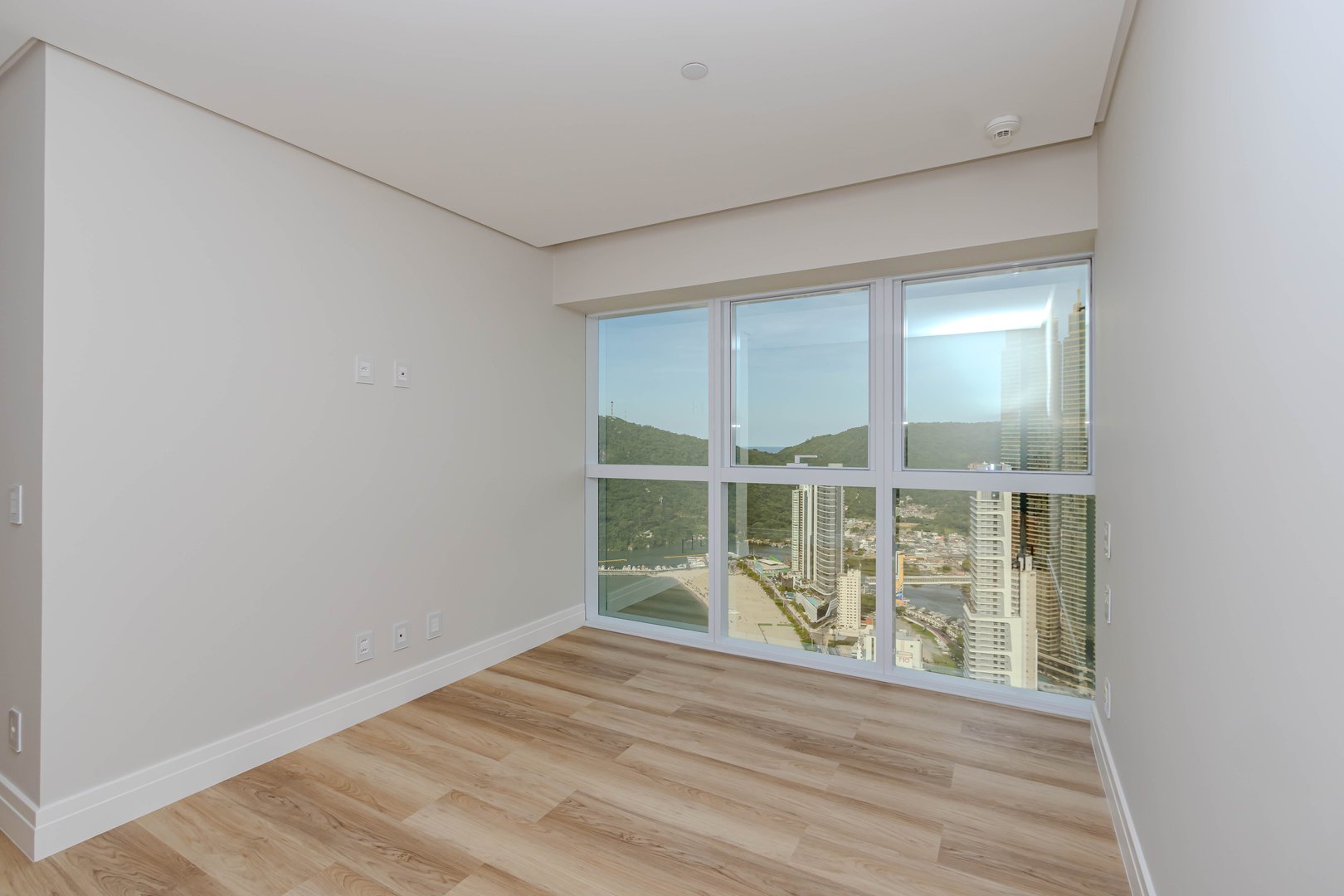 Apartamento frente mar no Edifício One Tower à venda no centro de Balneário Camboriú — foto 28