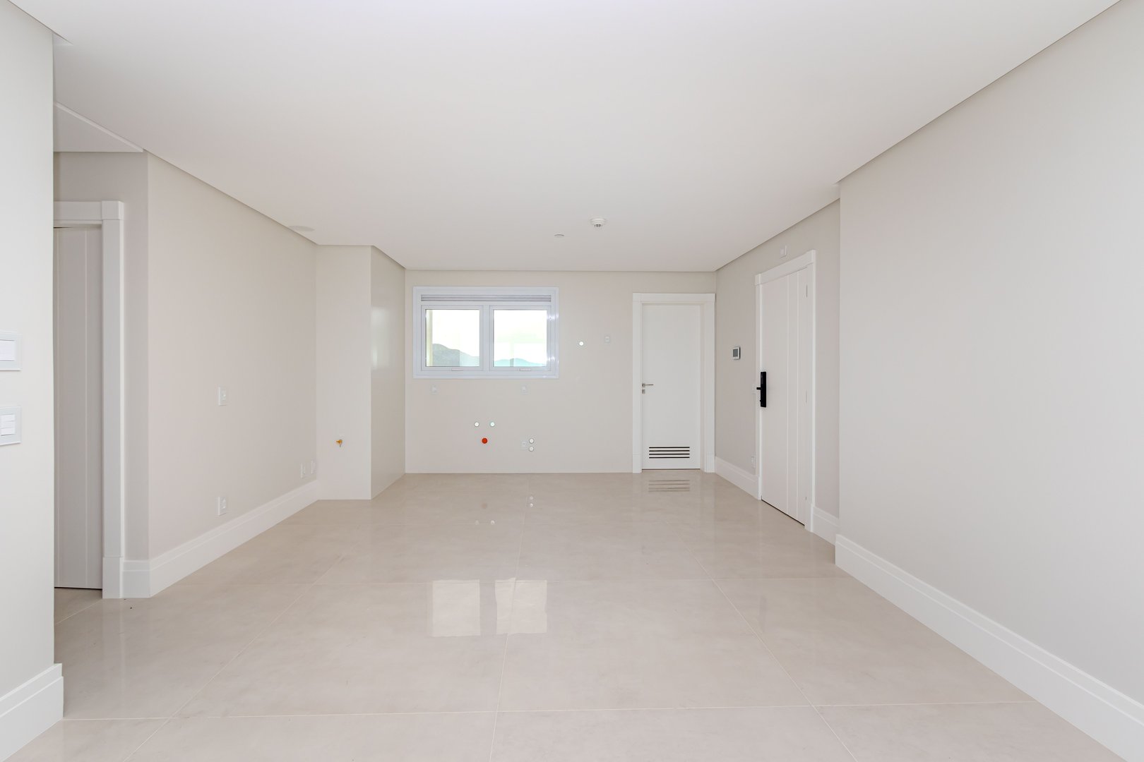 Apartamento frente mar no Edifício One Tower à venda no centro de Balneário Camboriú — foto 10