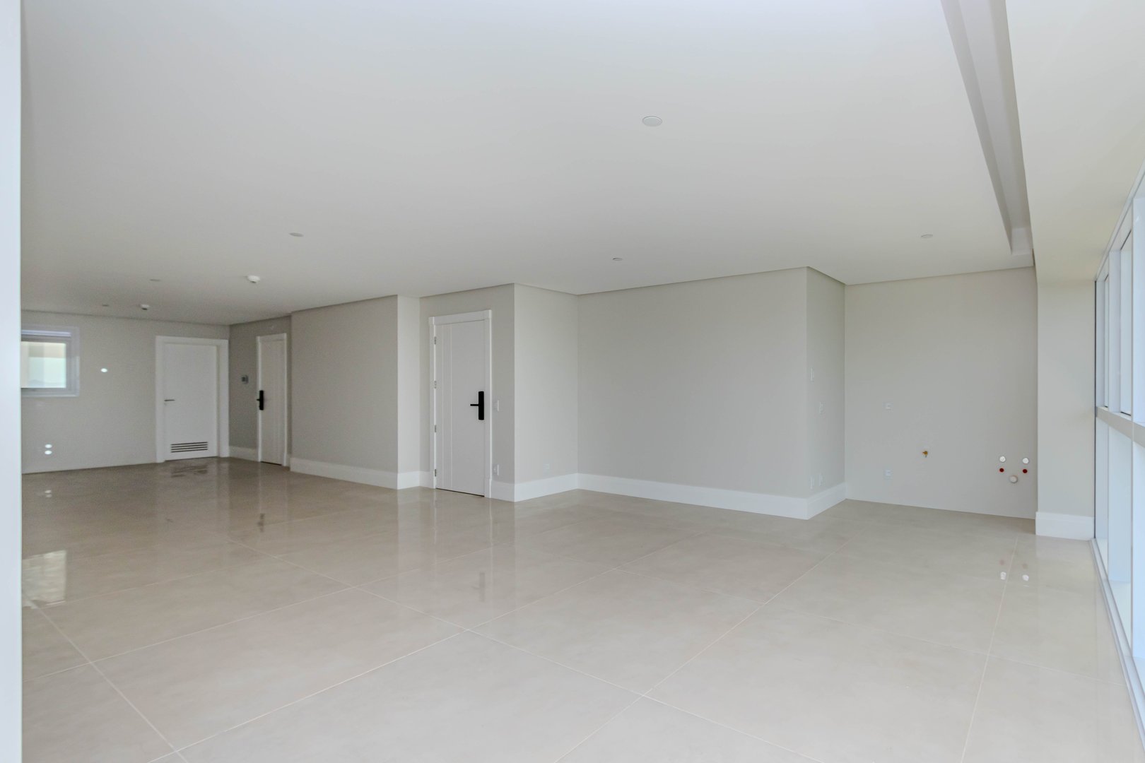 Apartamento frente mar no Edifício One Tower à venda no centro de Balneário Camboriú — foto 4