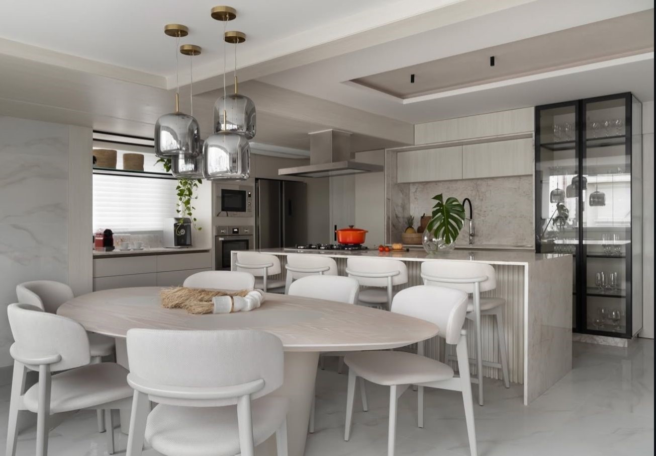 Apartamento Mobiliado no Edifício Residencial Mont Martre à venda no centro de Balneário Camboriú