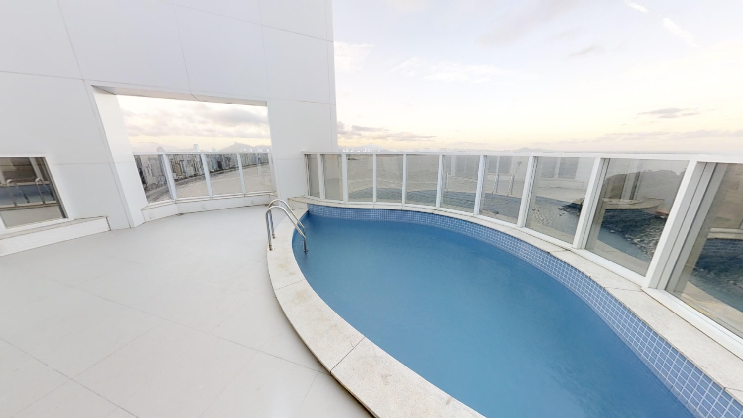 Cobertura Duplex no Edifício Ibiza Towers à venda no centro de Balneário Camboriú — foto 3