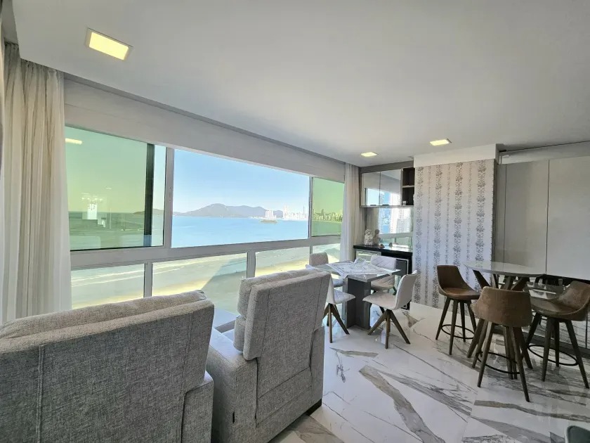 Apartamento Frente Mar no Edifício Saveiro à venda no centro de Balneário Camboriú — foto 5