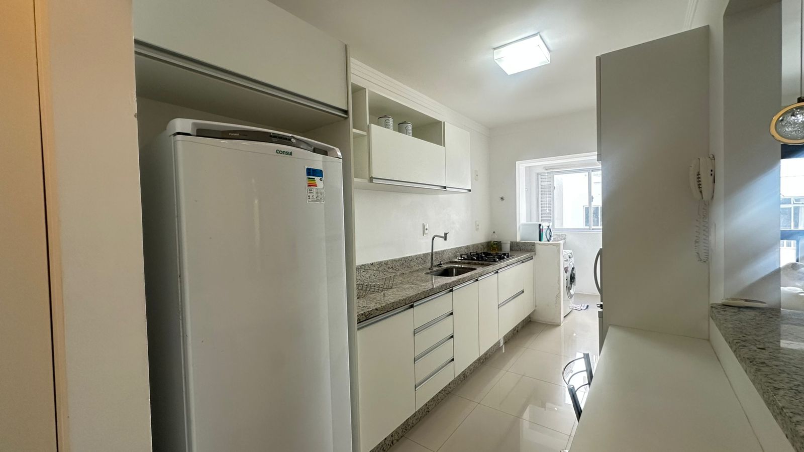 Apartamento Quadra Mar no Edifício Dona Dora à venda no centro de Balneário Camboriú — foto 5