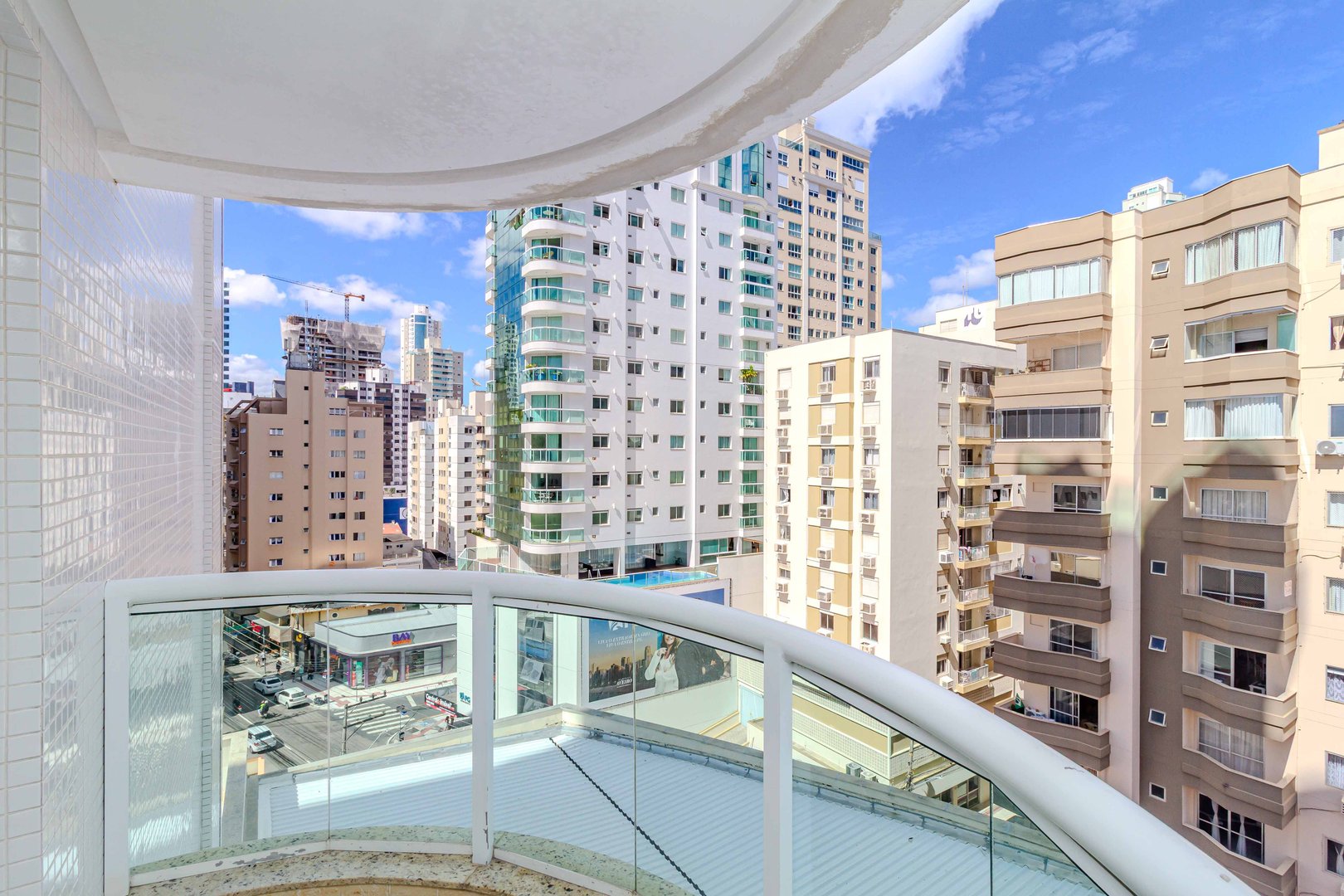 Apartamento Quadra Mar no Edifício La Madeson à venda no centro de Balneário Camboriú — foto 18