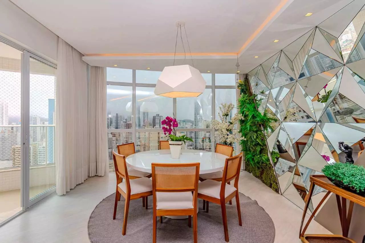 Apartamento no Edifício Portinax à venda no centro de Balneário Camboriú
