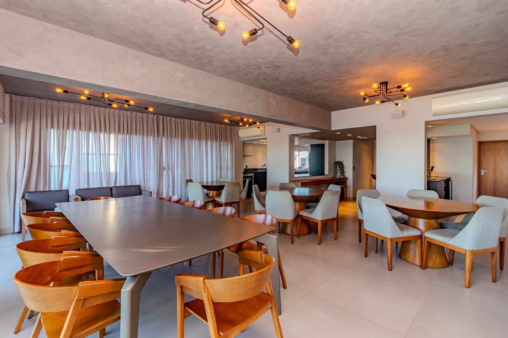 Apartamento quadra mar no Edifício Paris à venda no centro de Balneário Camboriú — foto 33