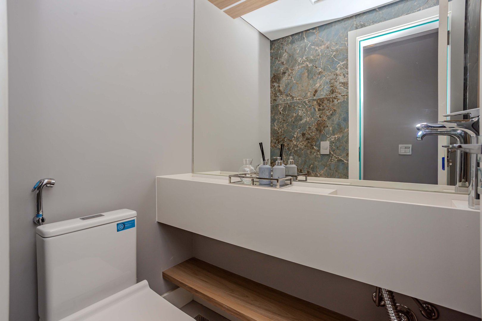 Apartamento Mobiliado no Edifício Maria Valentina à venda no centro de Balneário Camboriú — foto 11