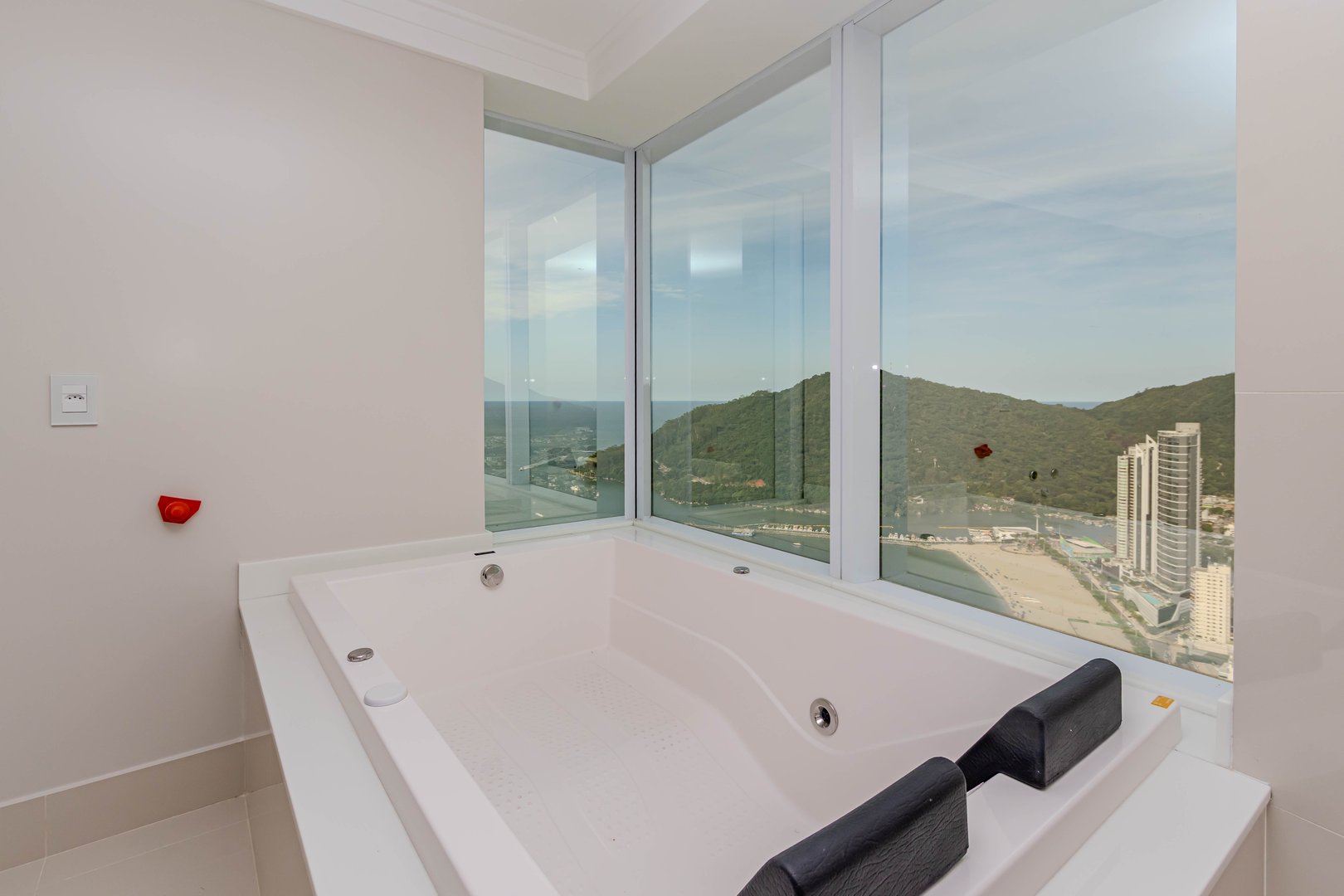 Apartamento Frente Mar no Edifício One Tower à venda no centro de Balneário Camboriú — foto 15