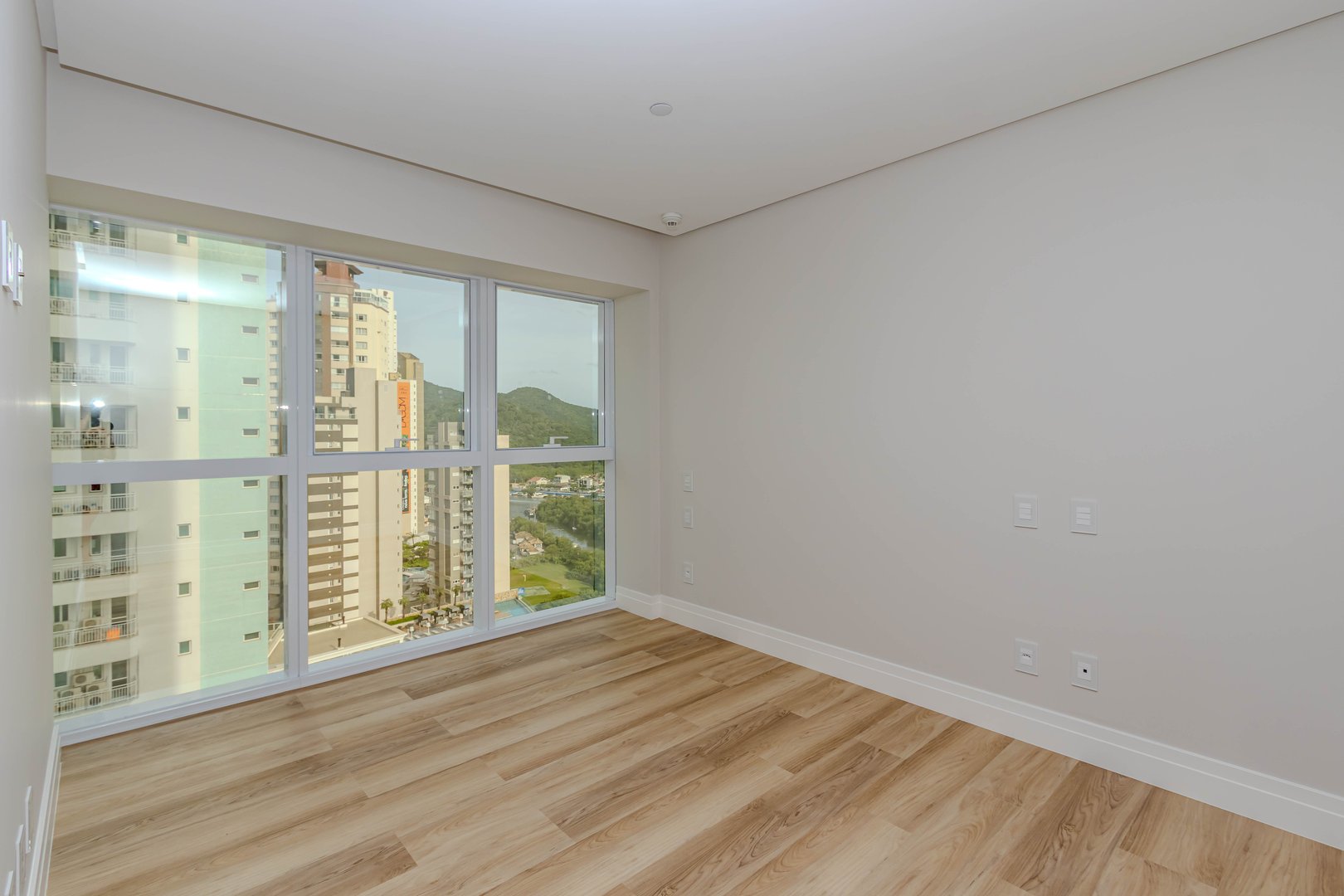 Apartamento Frente Mar no Edifício One Tower à venda no centro de Balneário Camboriú — foto 13