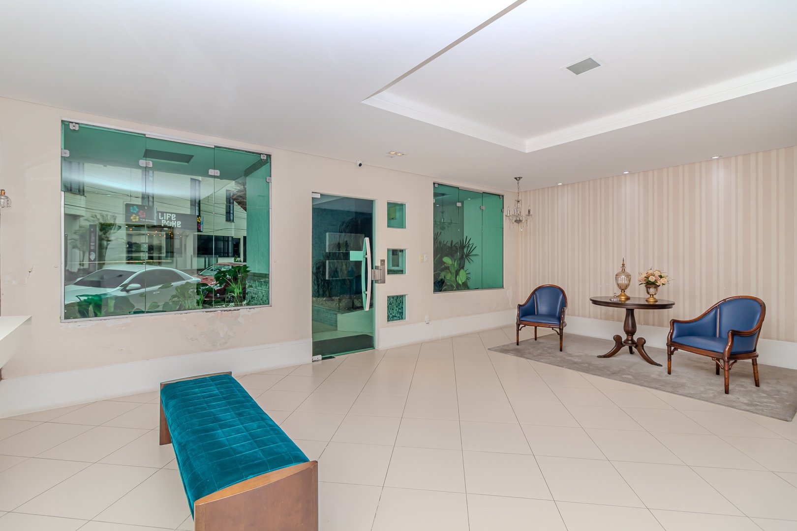 Apartamento quadra mar no Edifício Paris à venda no centro de Balneário Camboriú — foto 35