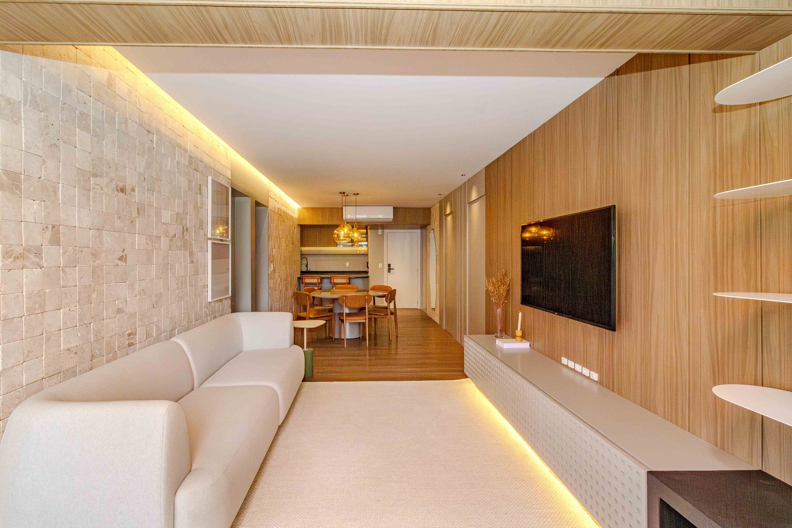 Apartamento no Edifício Caminho do Mar à venda no centro de Balneário Camboriú