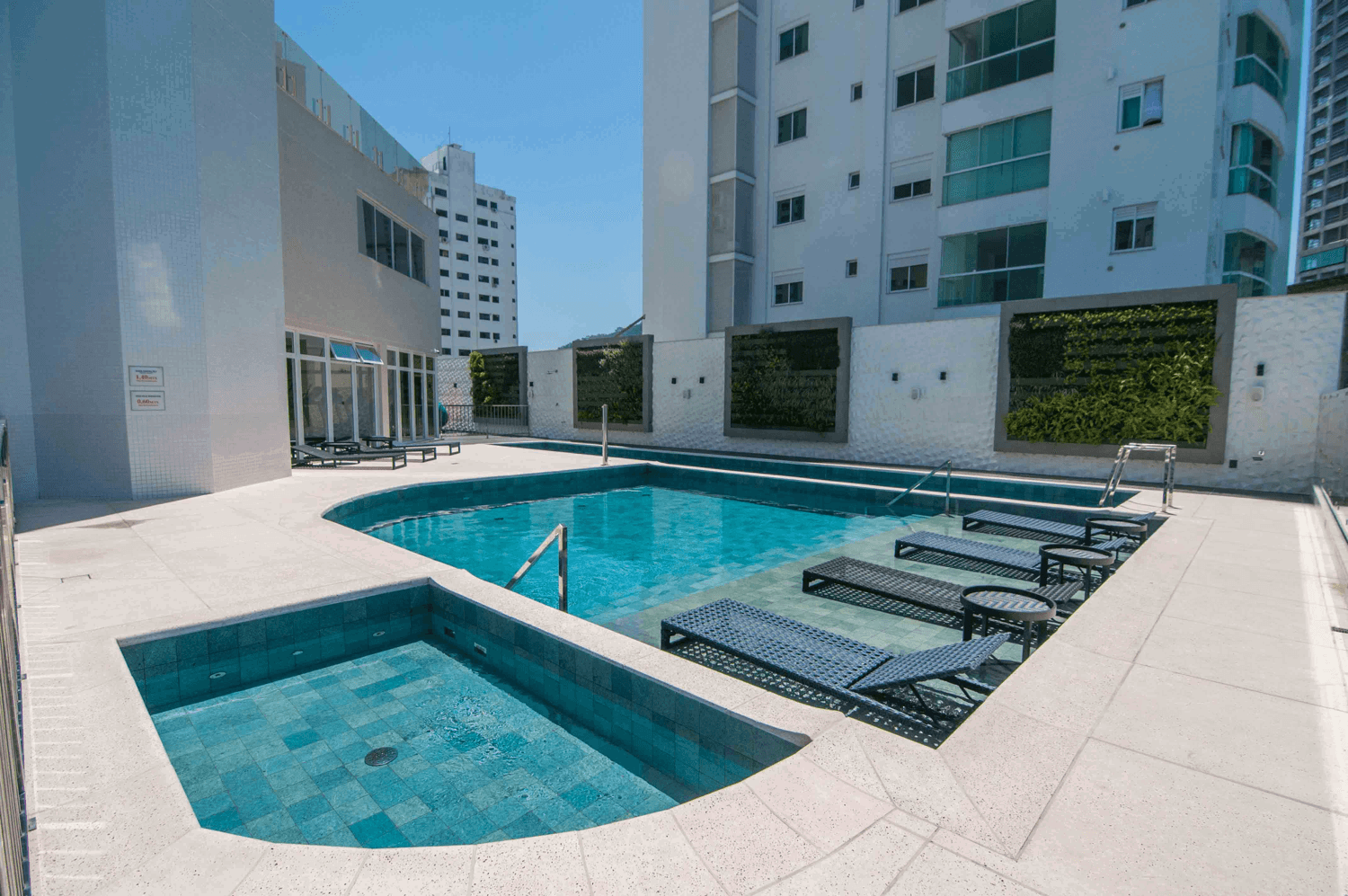 Apartamento no Edifício Via Marina à venda no Centro de Balneário Camboriú — foto 3