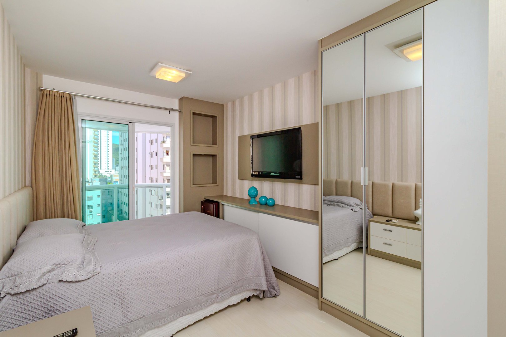 Apartamento Quadra Mar no Edifício La Madeson à venda no centro de Balneário Camboriú — foto 15