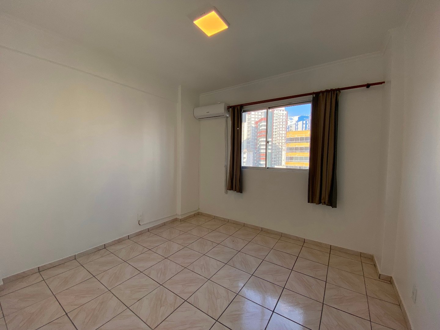 Apartamento no Edifício Marquesado B à venda no centro de Balneário Camboriú — foto 11