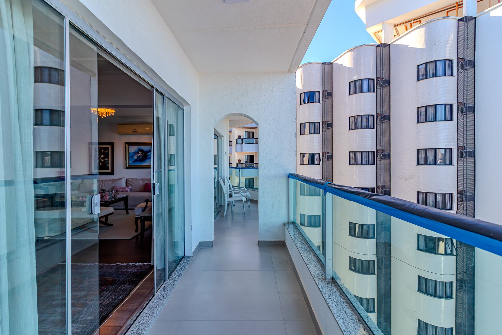 Apartamento quadra mar no Edifício Paris à venda no centro de Balneário Camboriú — foto 23