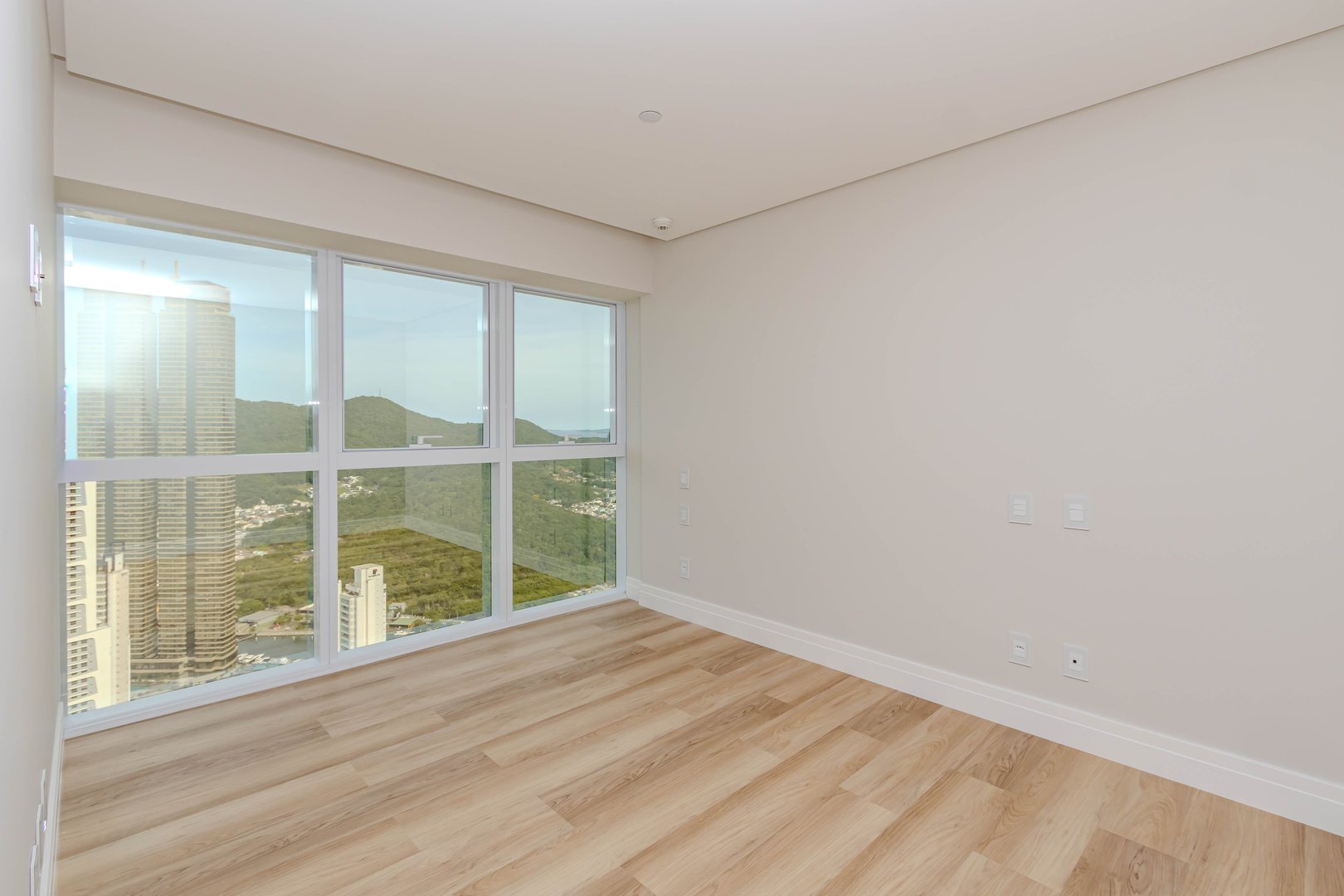 Apartamento Frente Mar no Edifício One Tower à venda no centro de Balneário Camboriú — foto 18