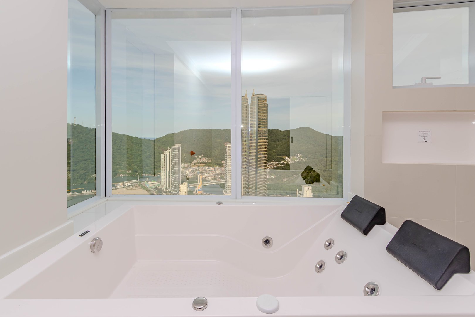 Apartamento Frente Mar no Edifício One Tower à venda no centro de Balneário Camboriú — foto 30