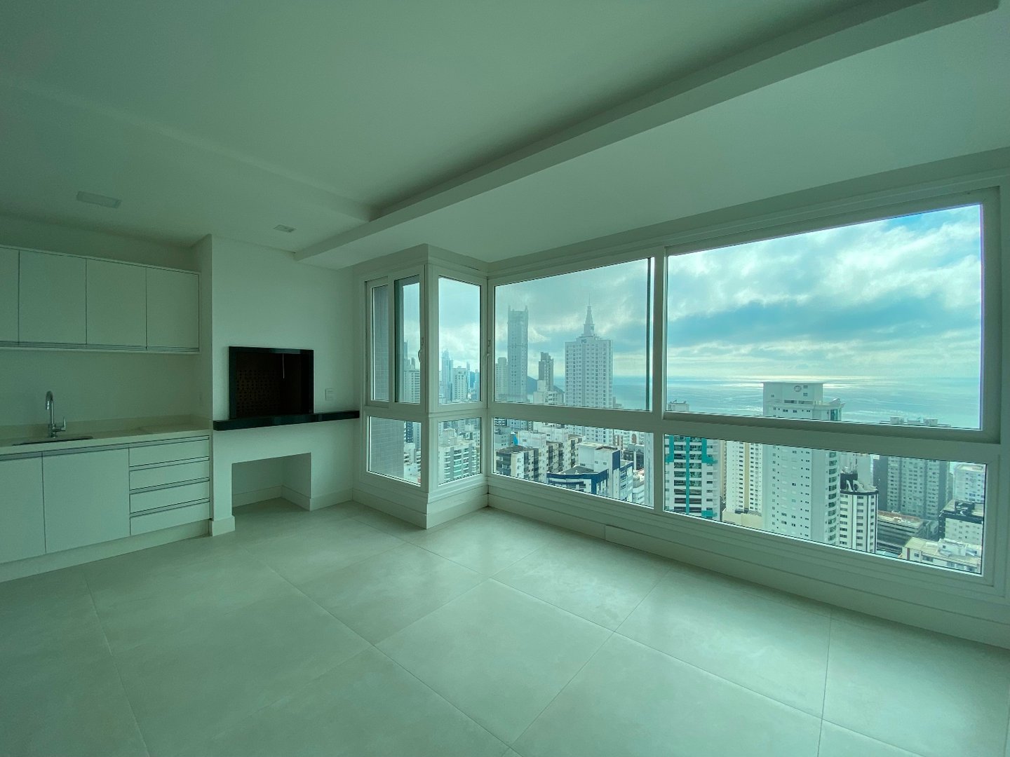 Apartamento Vista Mar no Edifício Camboas Residence à venda no centro de Balneário Camboriú