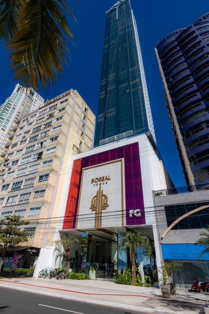 Apartamento Frente Mar no Edifício Boreal Tower à venda no centro de Balneário Camboriú
