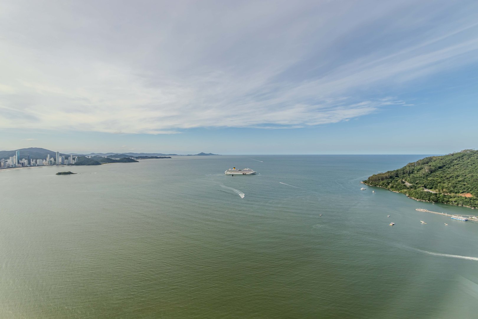 Apartamento frente mar no Edifício One Tower à venda no centro de Balneário Camboriú — foto 9