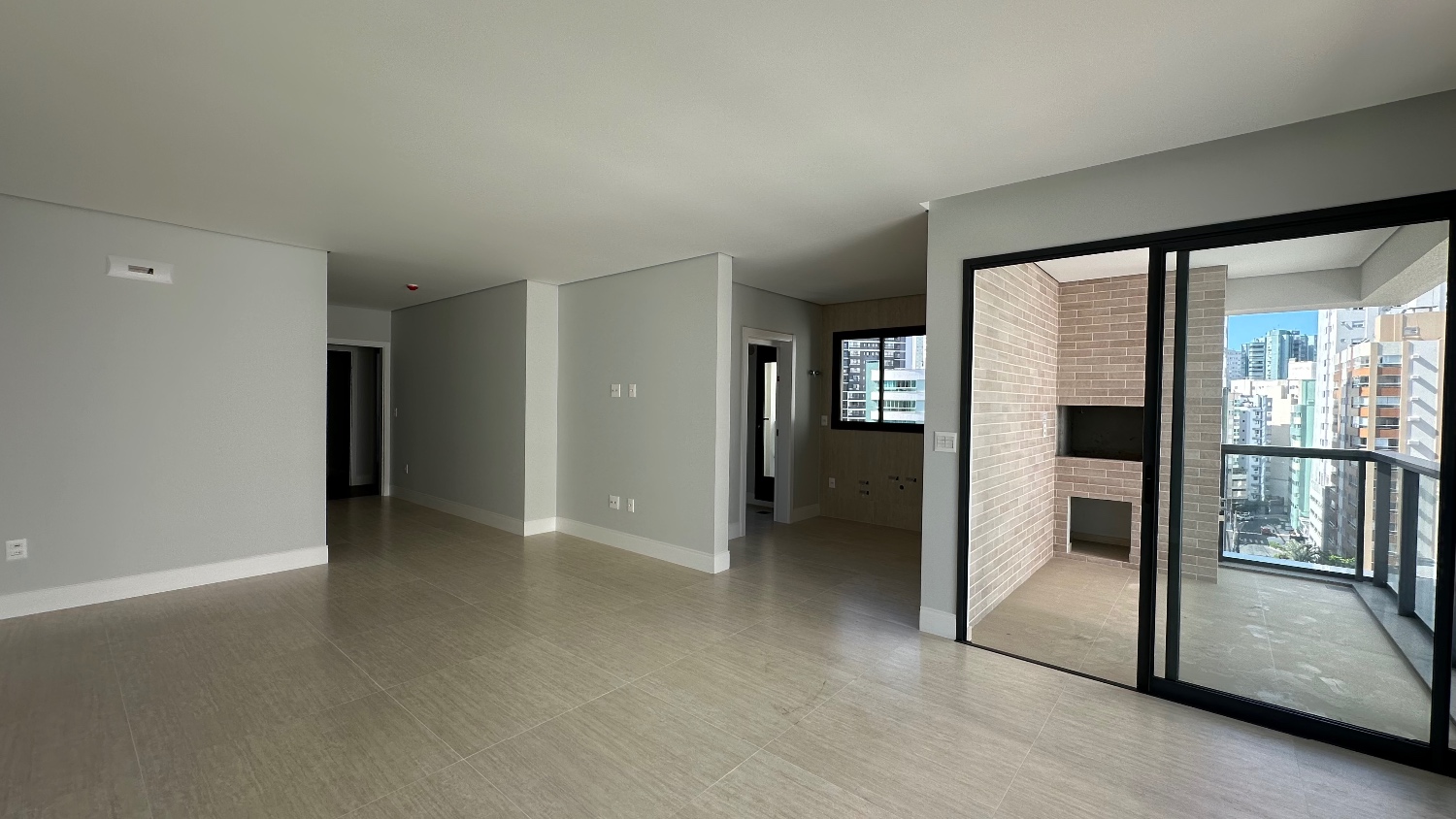 Apartamento no Edifício Hannover Residence à venda na Barra Sul em Balneário Camboriú — foto 4