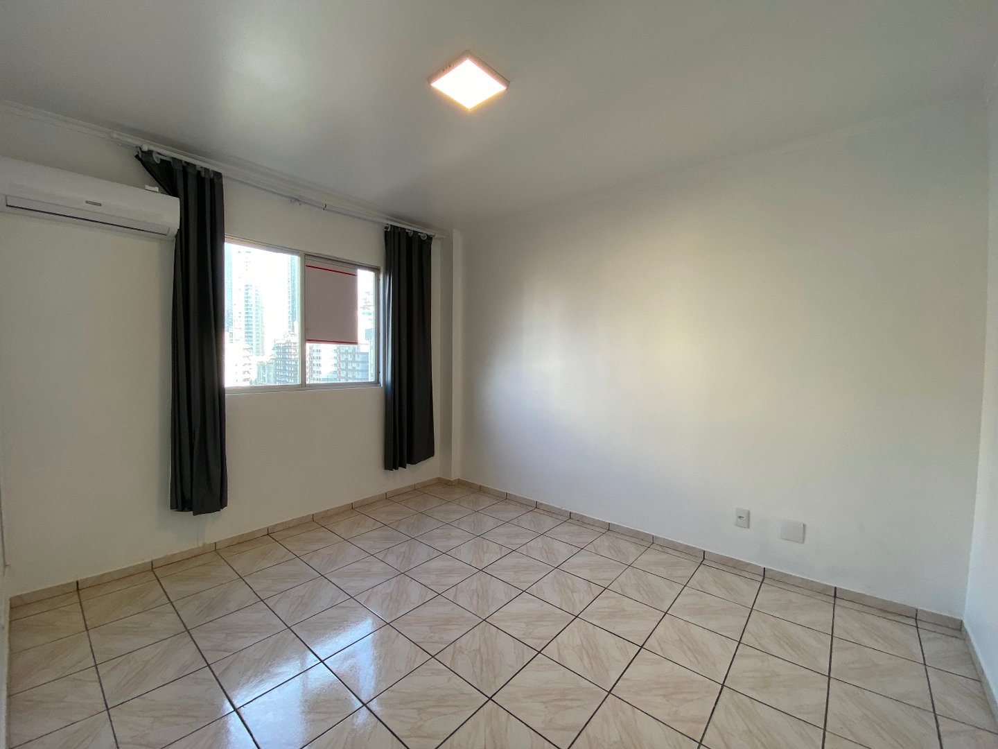 Apartamento no Edifício Marquesado B à venda no centro de Balneário Camboriú — foto 14