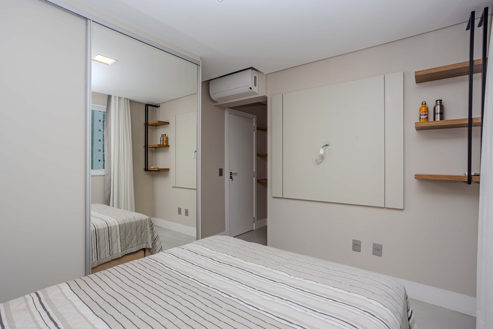 Apartamento Mobiliado no Edifício Maria Valentina à venda no centro de Balneário Camboriú — foto 13