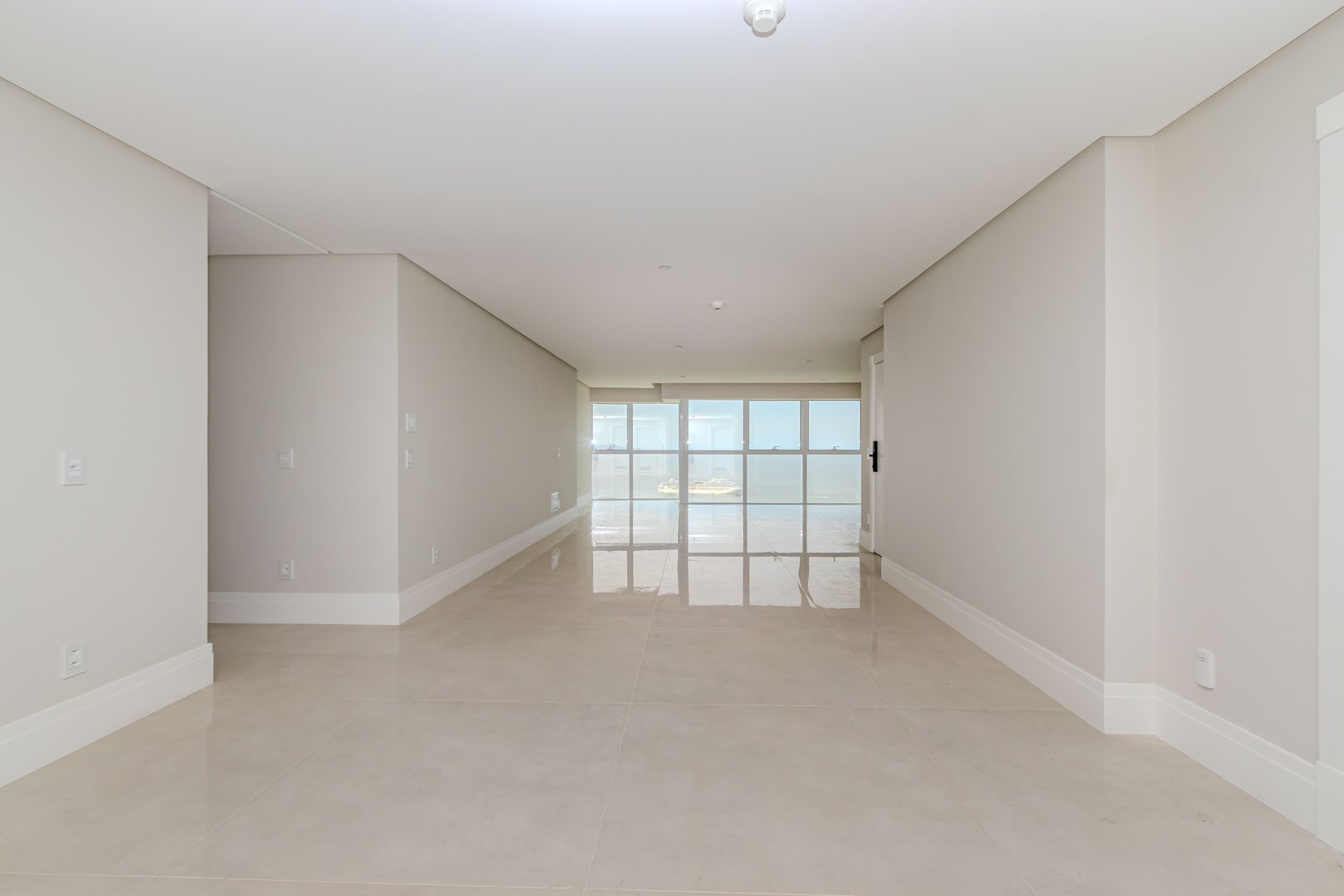 Apartamento frente mar no Edifício One Tower à venda no centro de Balneário Camboriú — foto 38