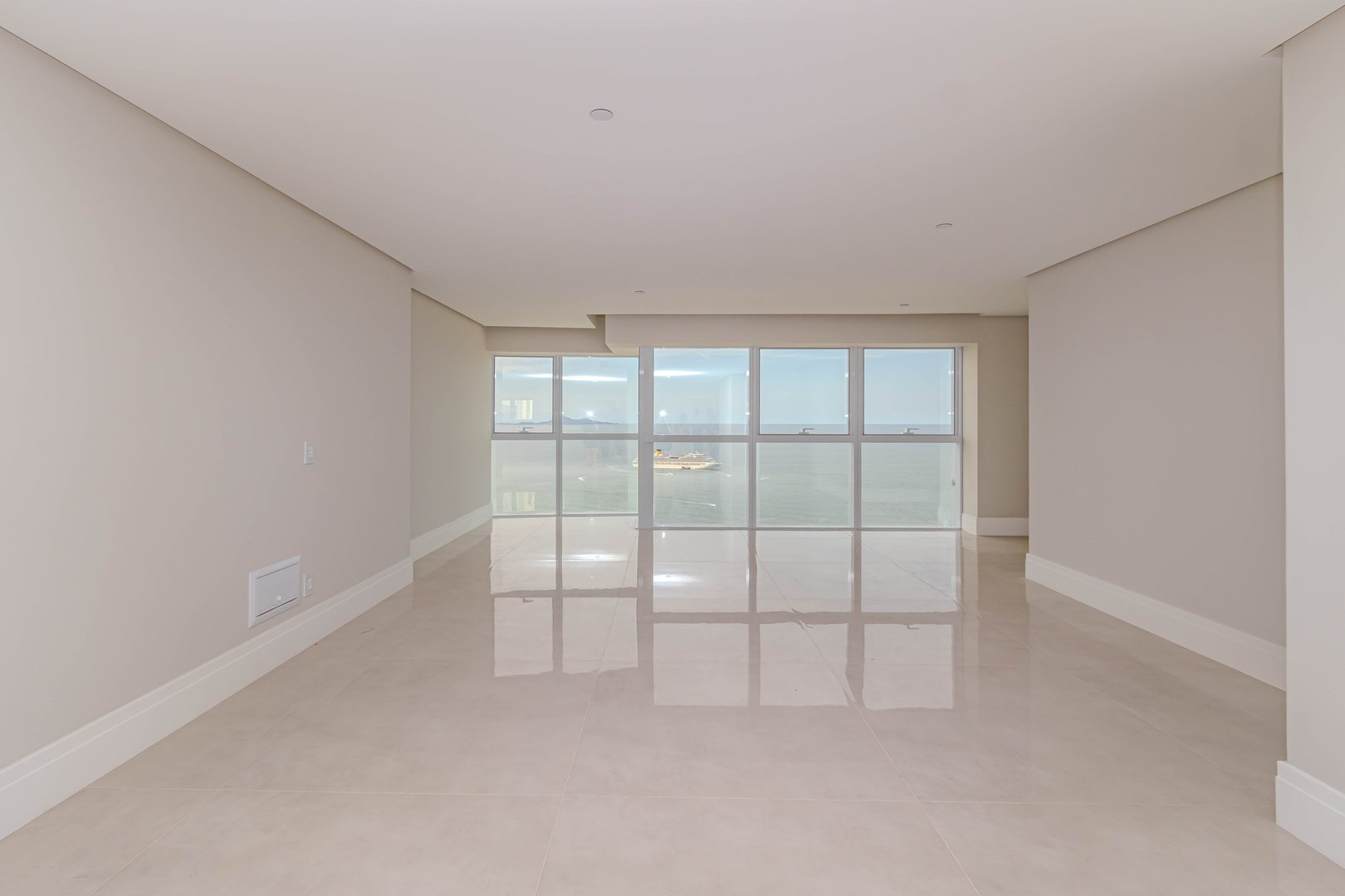 Apartamento frente mar no Edifício One Tower à venda no centro de Balneário Camboriú — foto 31