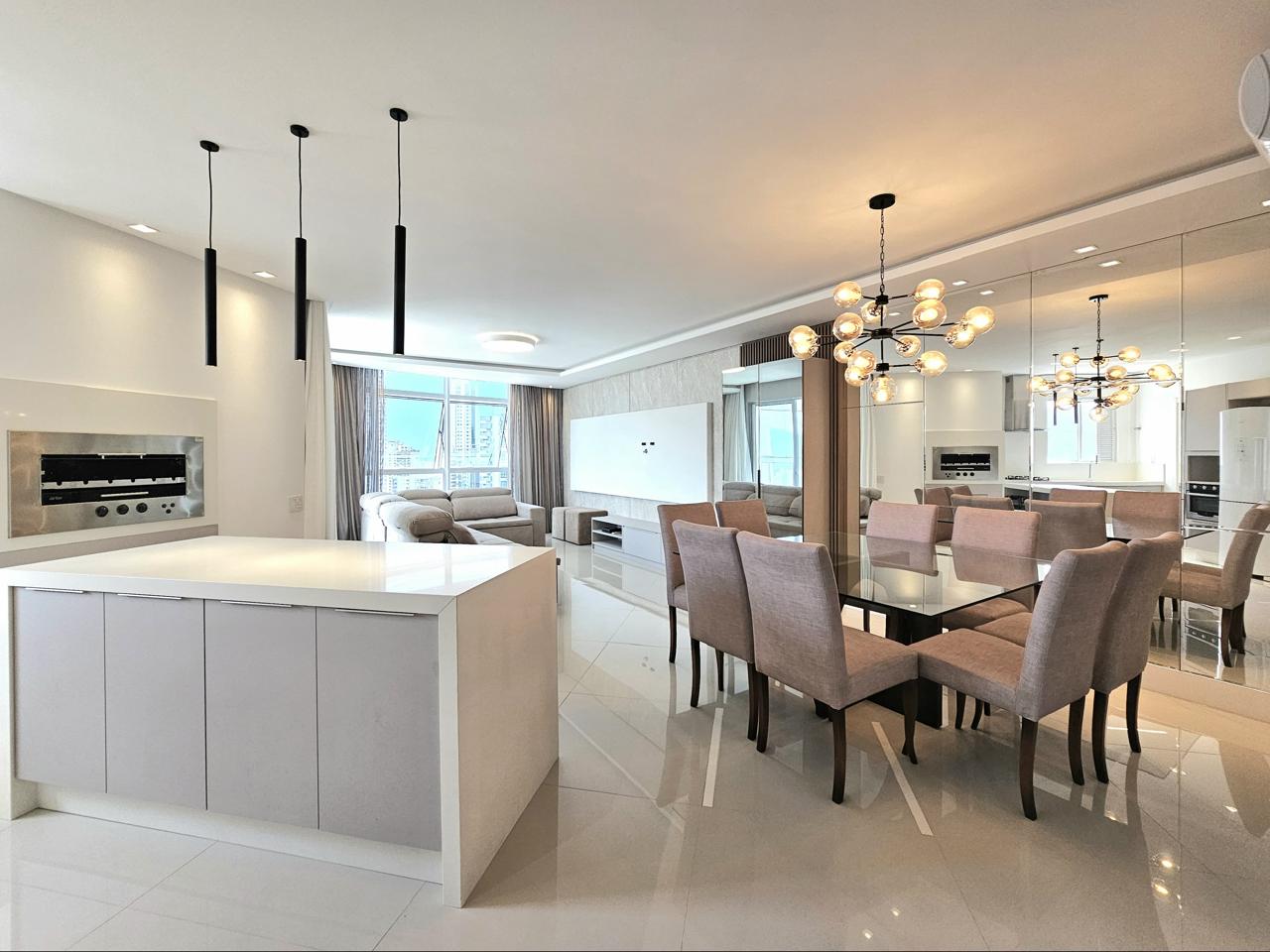 Apartamento Mobiliado no Edifício Portinax Residence à venda no centro de Balneário Camboriú