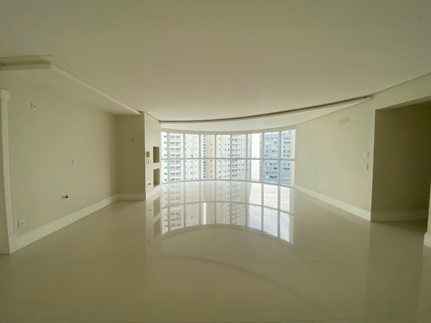 Apartamento no Edifício Le Majestic à venda no centro de Balneário Camboriú