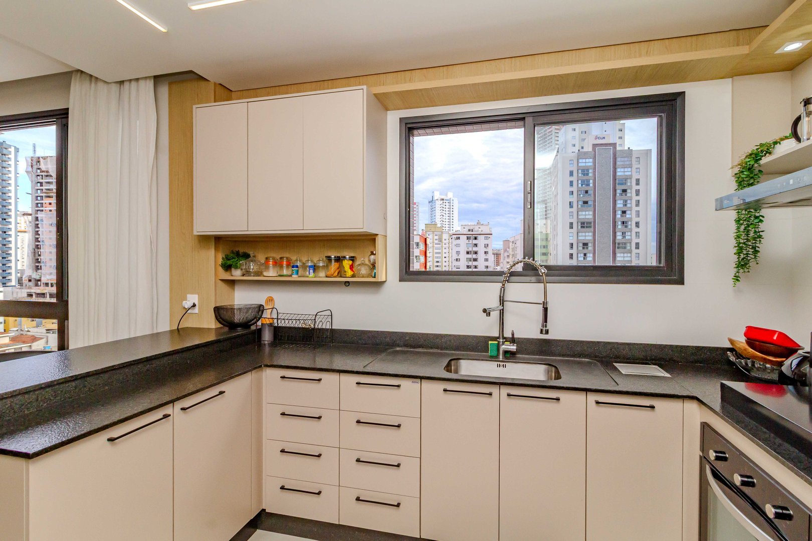 Apartamento no Edifício Kirra Residence à venda no centro de Balneário Camboriú — foto 7