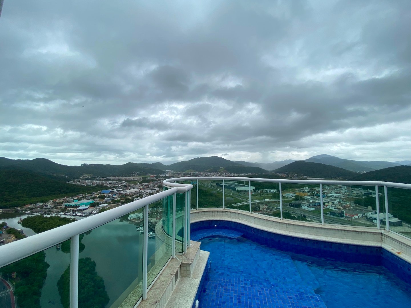 Cobertura no Edifício Renaissance à venda na Barra Sul em Balneário Camboriú — foto 30