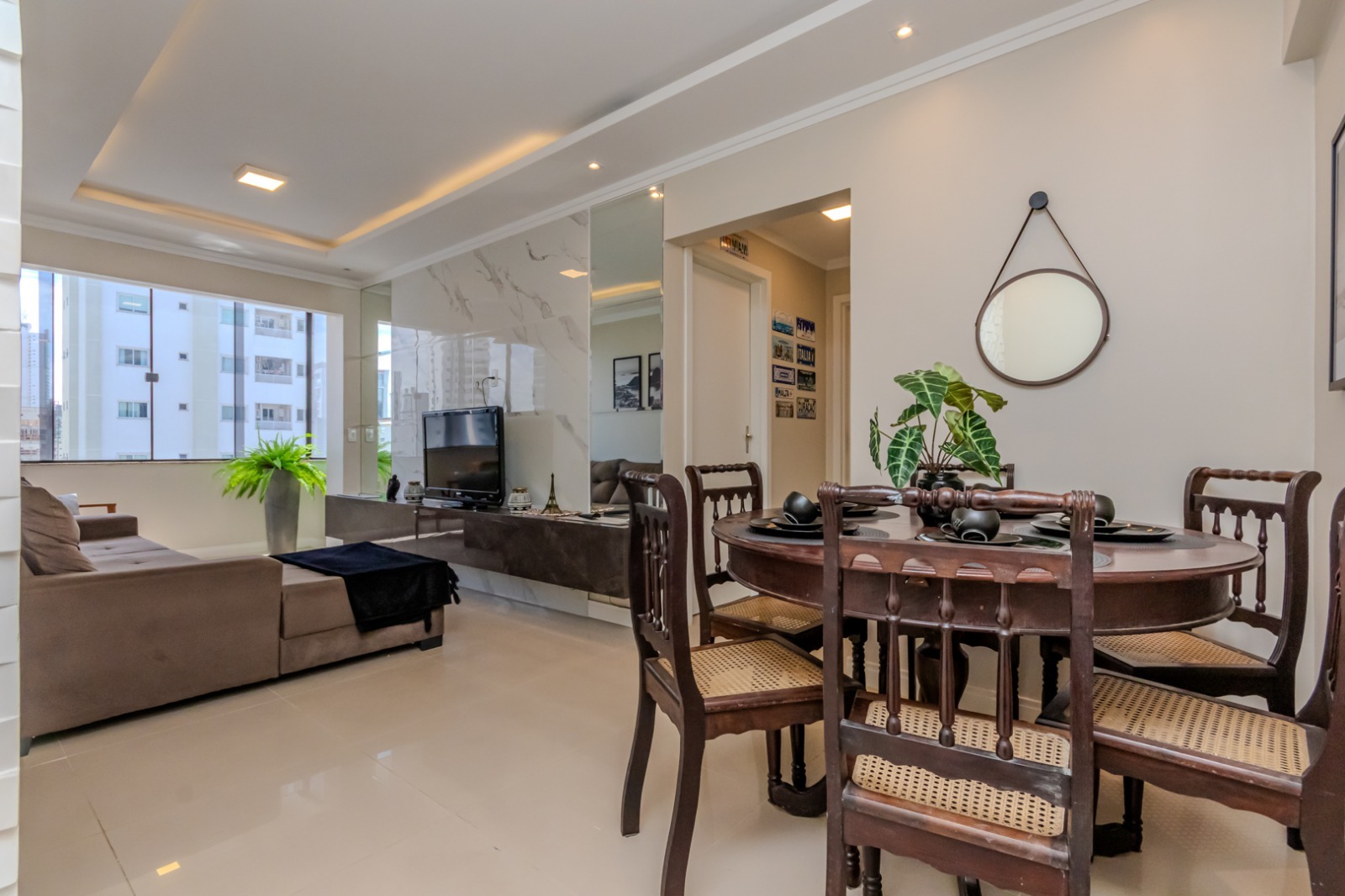 Apartamento Mobiliado no Edifício Martin Fierro à venda no centro de Balneário Camboriú