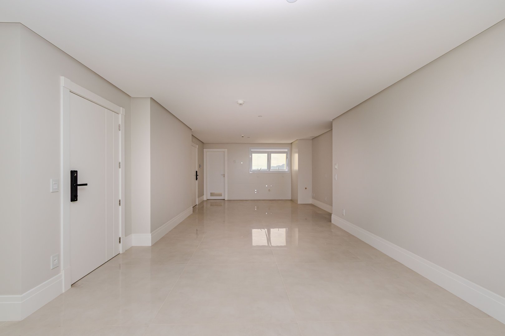Apartamento frente mar no Edifício One Tower à venda no centro de Balneário Camboriú — foto 32