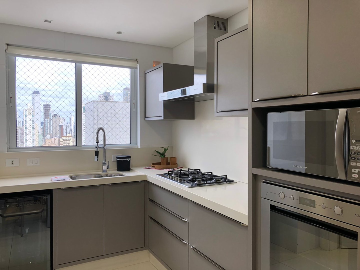 Apartamento Quadra Mar no Edifício Residencial Dalcelis à venda no centro de Balneário Camboriú — foto 4